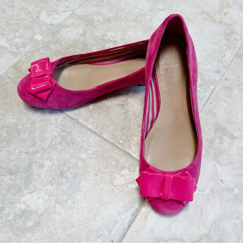 Beautiful Saks Fifth Avenue Barbie Pink Suede Ballet Flats 🥿